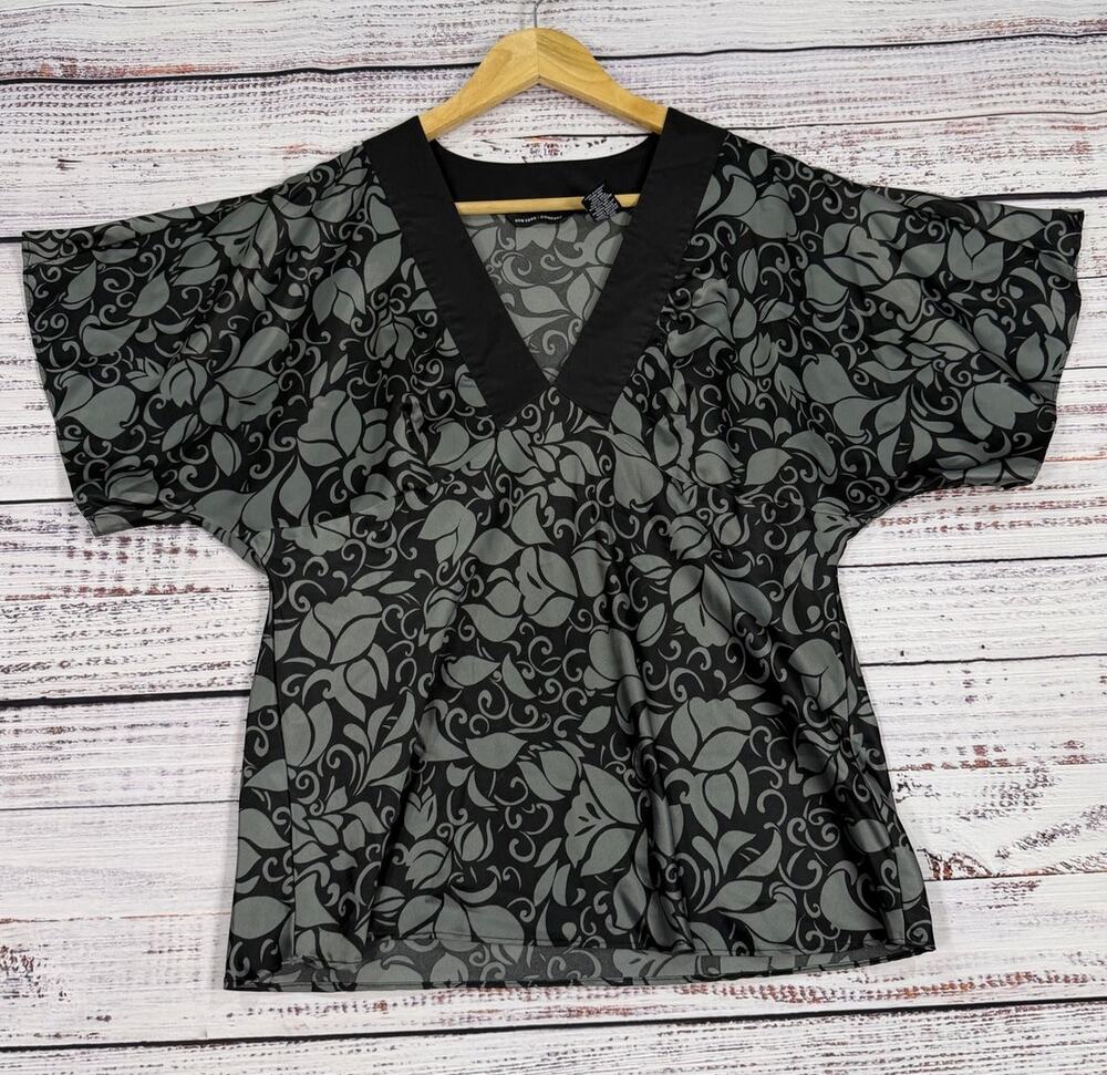 New York & Company Womens Kimono Sleeve Top M Black Gray Floral V-Neck Blouse